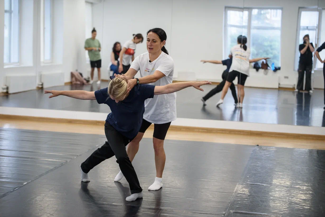 Методика преподавания эстрадного танца детям 10–12 лет: развитие данных, кроссы, базовые прыжки, координация и баланс, актерские этюды