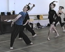 Этот видеоматериал содержит базовые элементы танца contemporary.