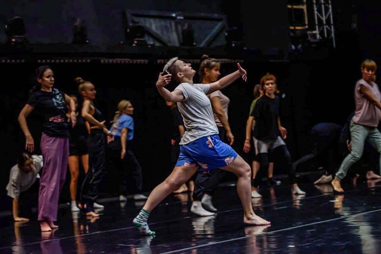 Contemporary dance: методика, программа и готовые уроки для 1–2 года обучения