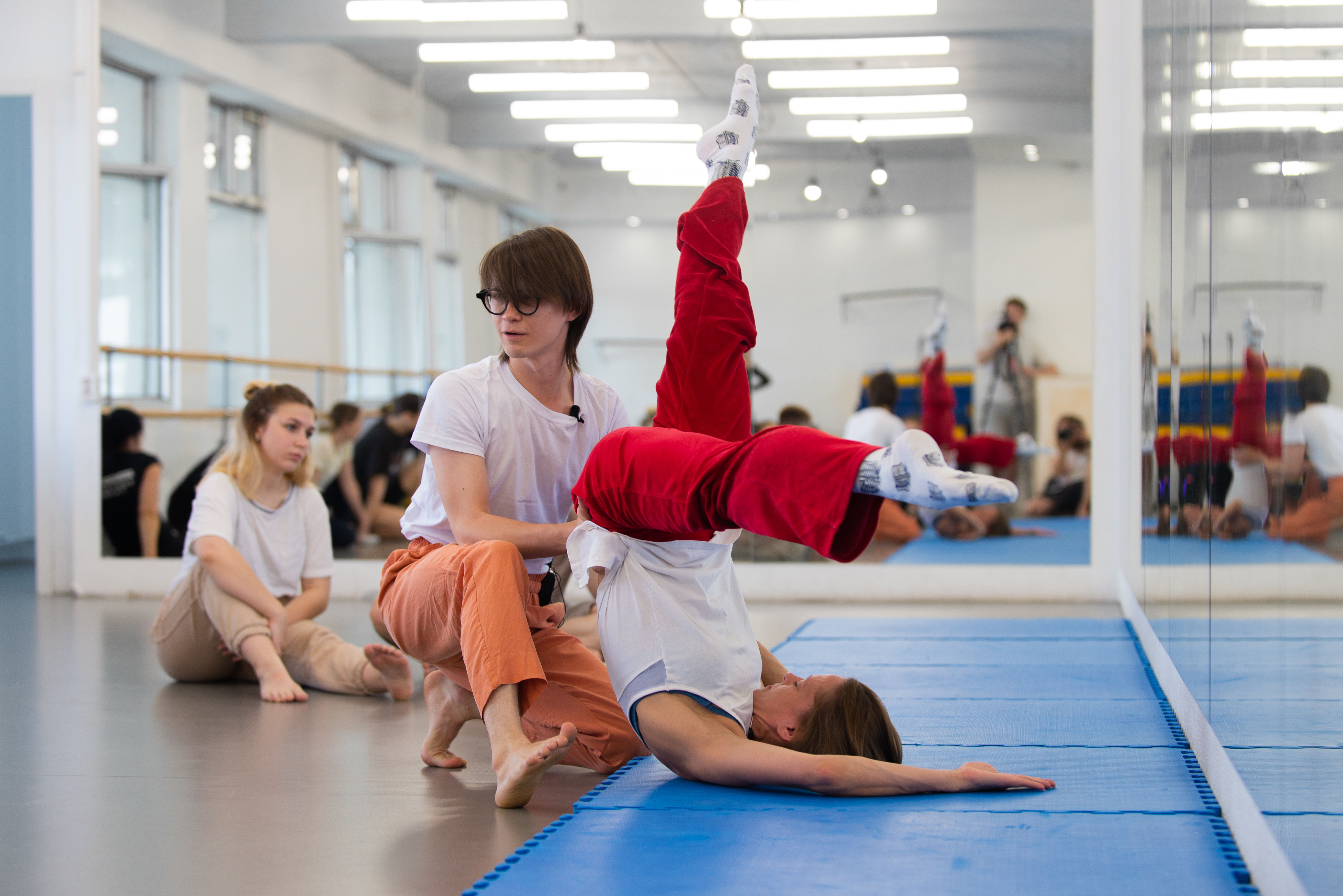Танцевальная акробатика — от основ до сложных трюков. Подготовка, методика изучения элементов, страховка