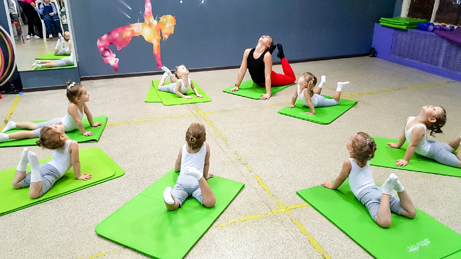 Упражнения в партере для детей 2–4 лет