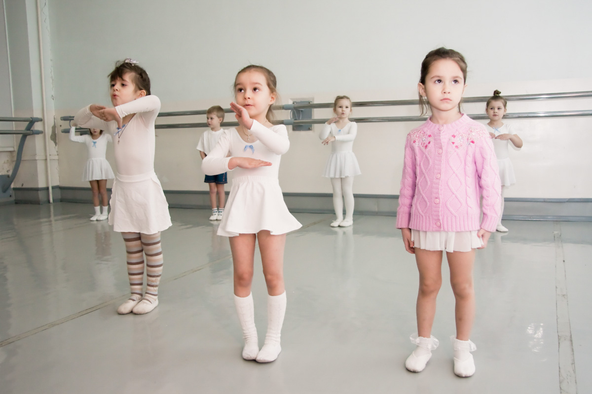 Методика преподавания классического танца на середине зала — port de bras, прыжки, вращения (ученики 4–9 лет)